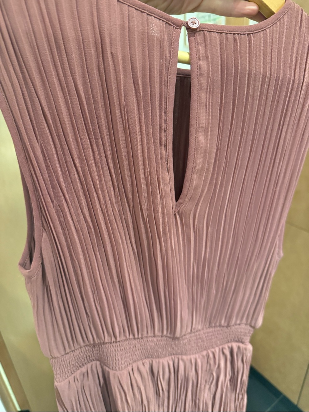 Aritzia Sleeveless Pleated Midi Dress in Mauve - Picture 8 of 11